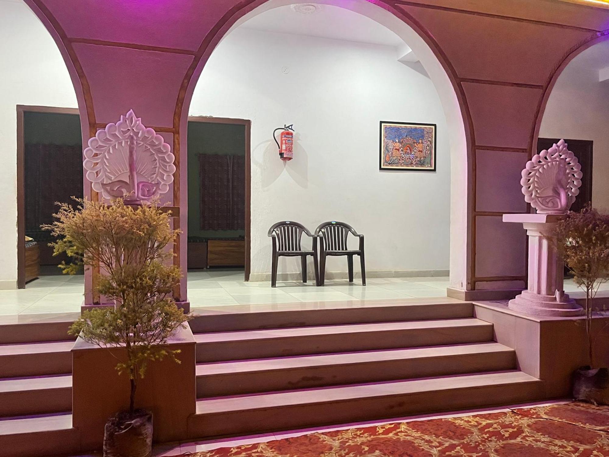 La Pahi Palace- Banquet And Resort Sakri East Buitenkant foto